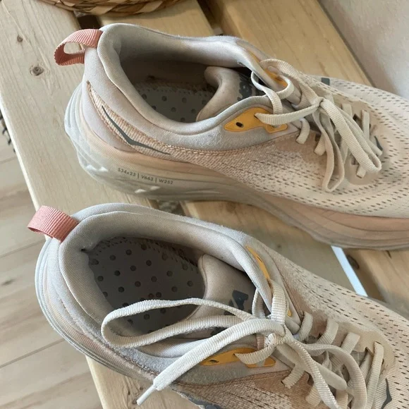 HOKA Women's Bondi 8 Cream Vanilla Size 9 - Picture 3 of 7